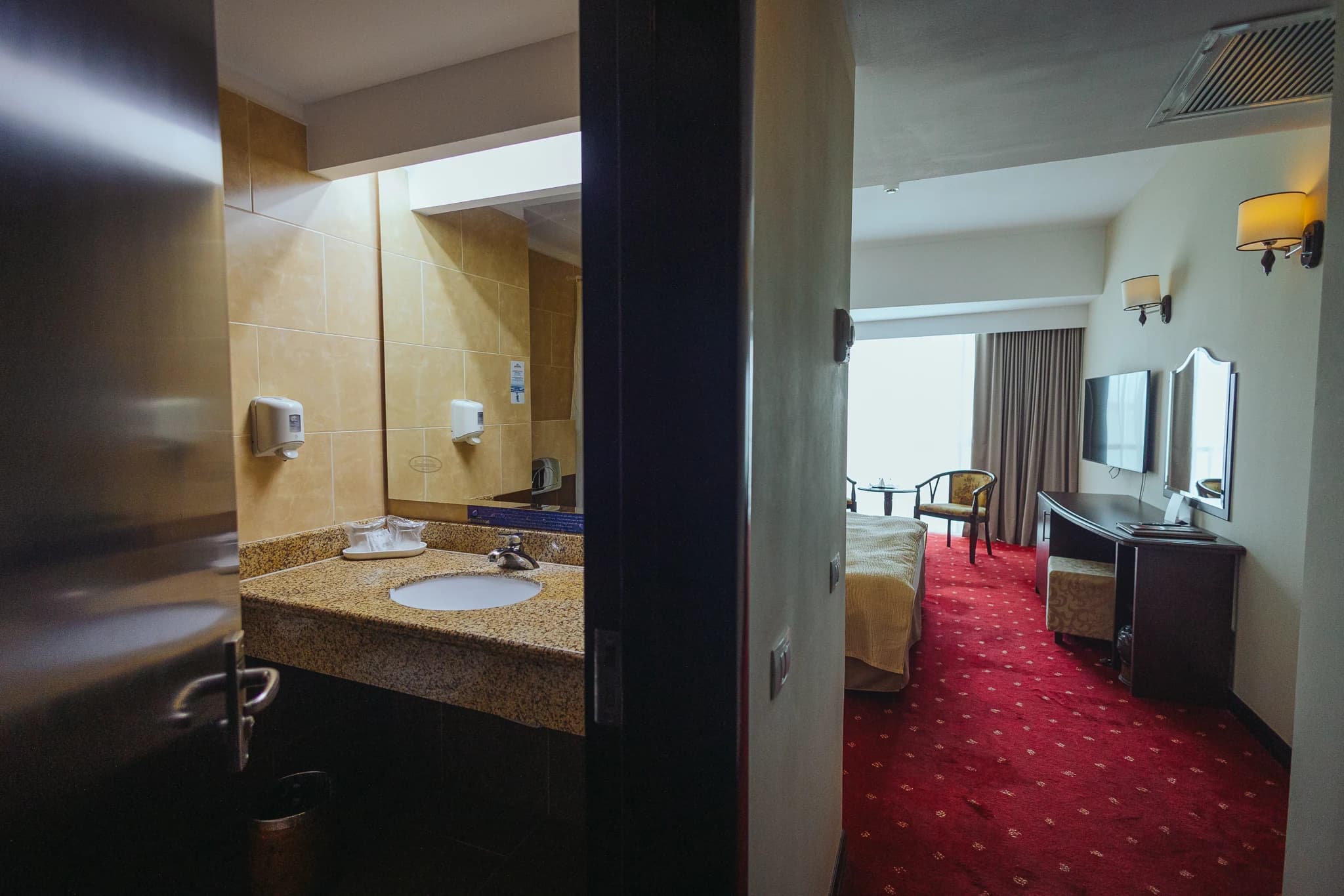 Doppelzimmer mit Doppelbett 4